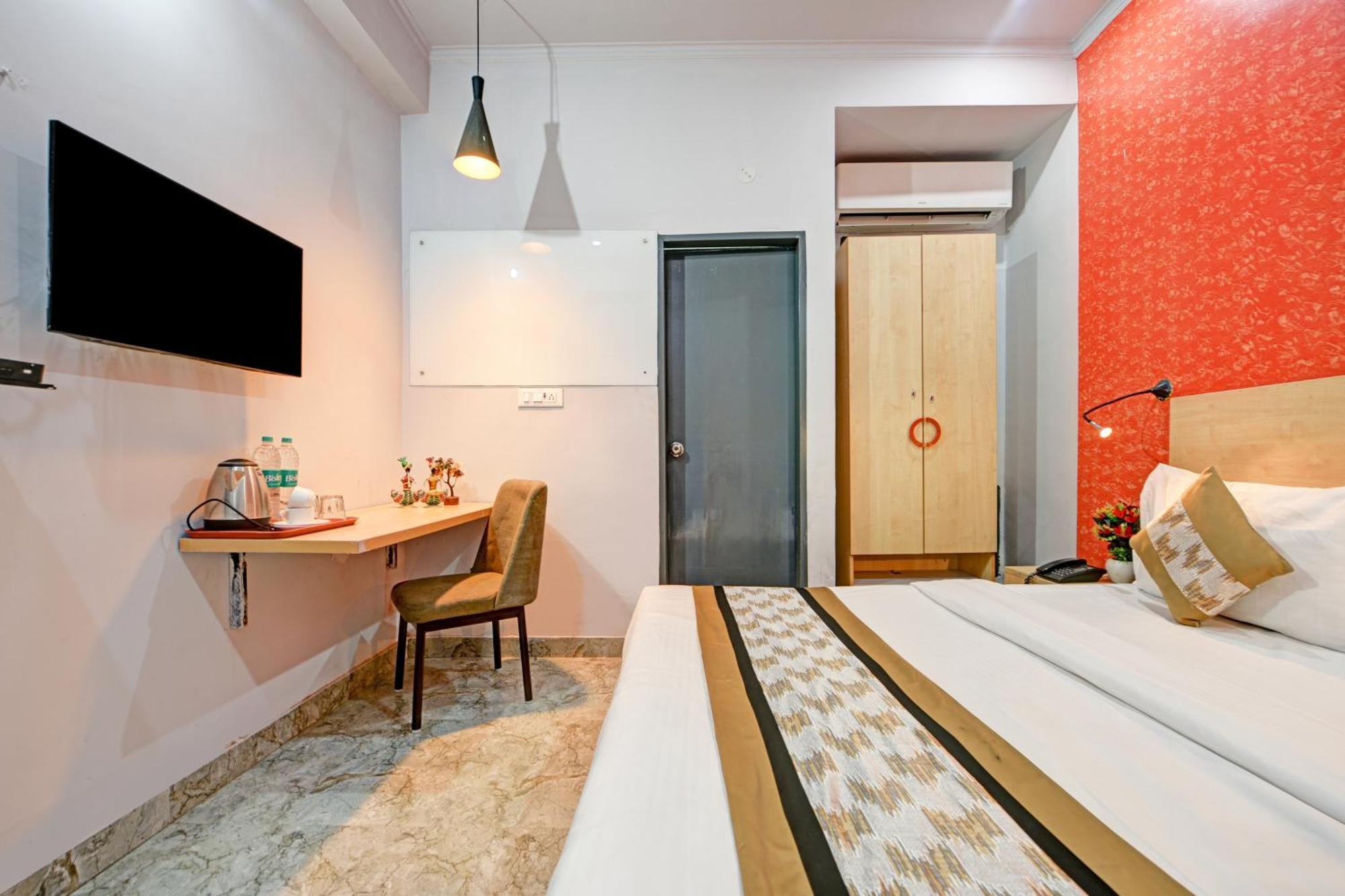 Royal Spark Inn1 - Medicity Gurugram, Near Medanta Hospital グルガウン エクステリア 写真