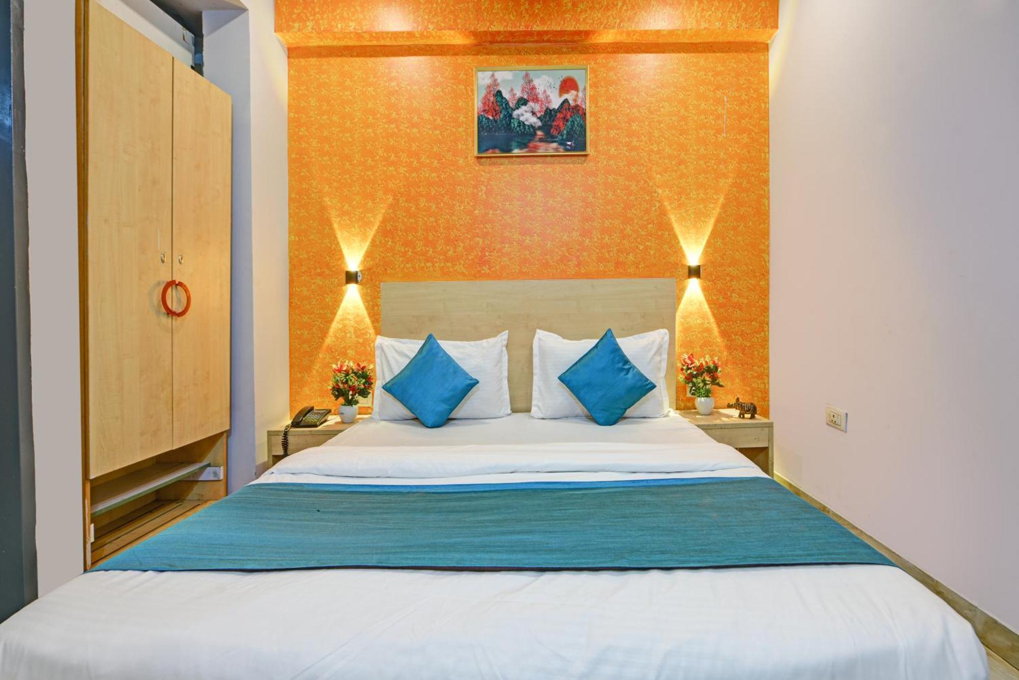 Royal Spark Inn1 - Medicity Gurugram, Near Medanta Hospital グルガウン エクステリア 写真