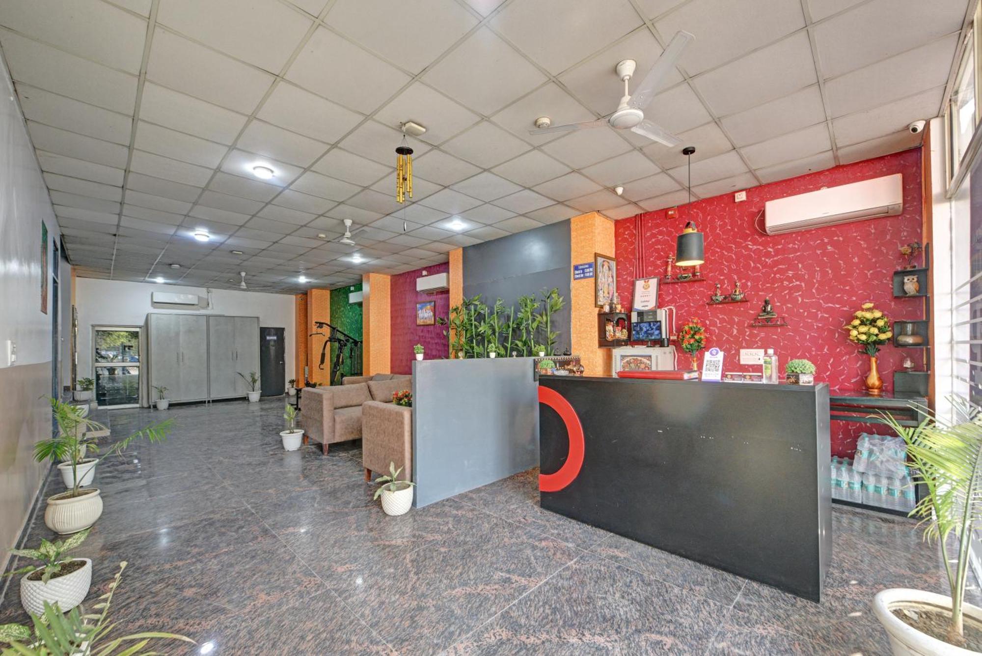 Royal Spark Inn1 - Medicity Gurugram, Near Medanta Hospital グルガウン エクステリア 写真