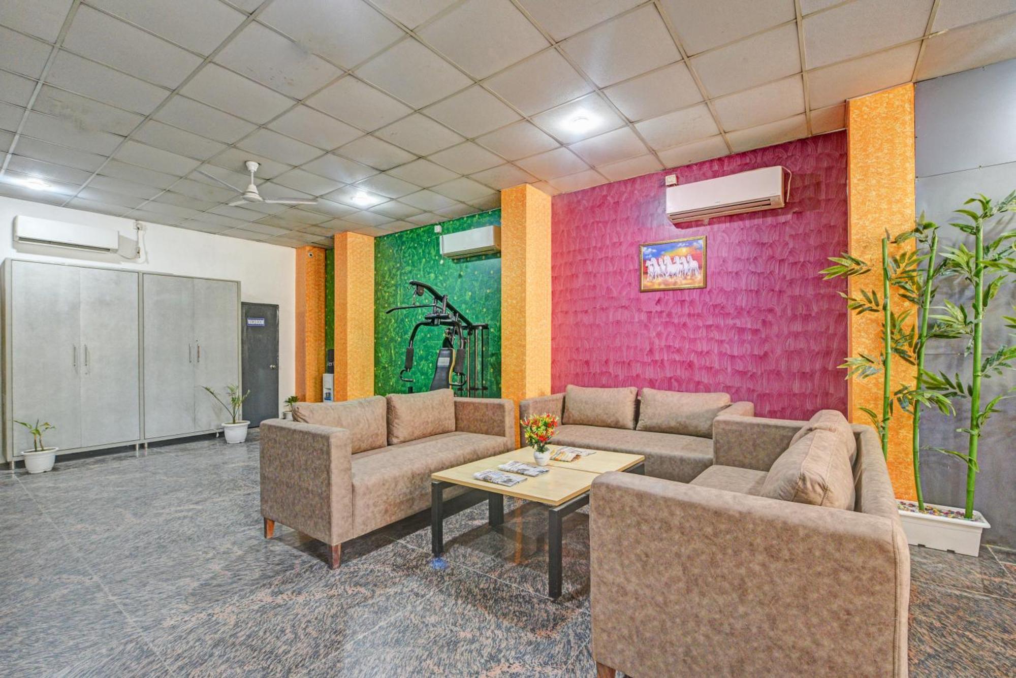 Royal Spark Inn1 - Medicity Gurugram, Near Medanta Hospital グルガウン エクステリア 写真