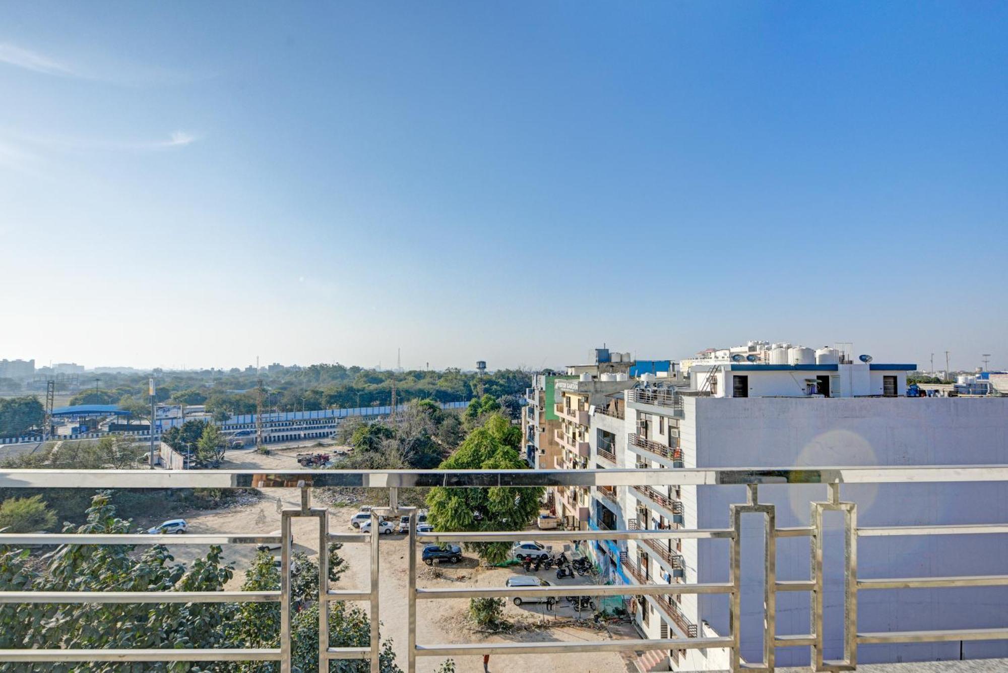 Royal Spark Inn1 - Medicity Gurugram, Near Medanta Hospital グルガウン エクステリア 写真