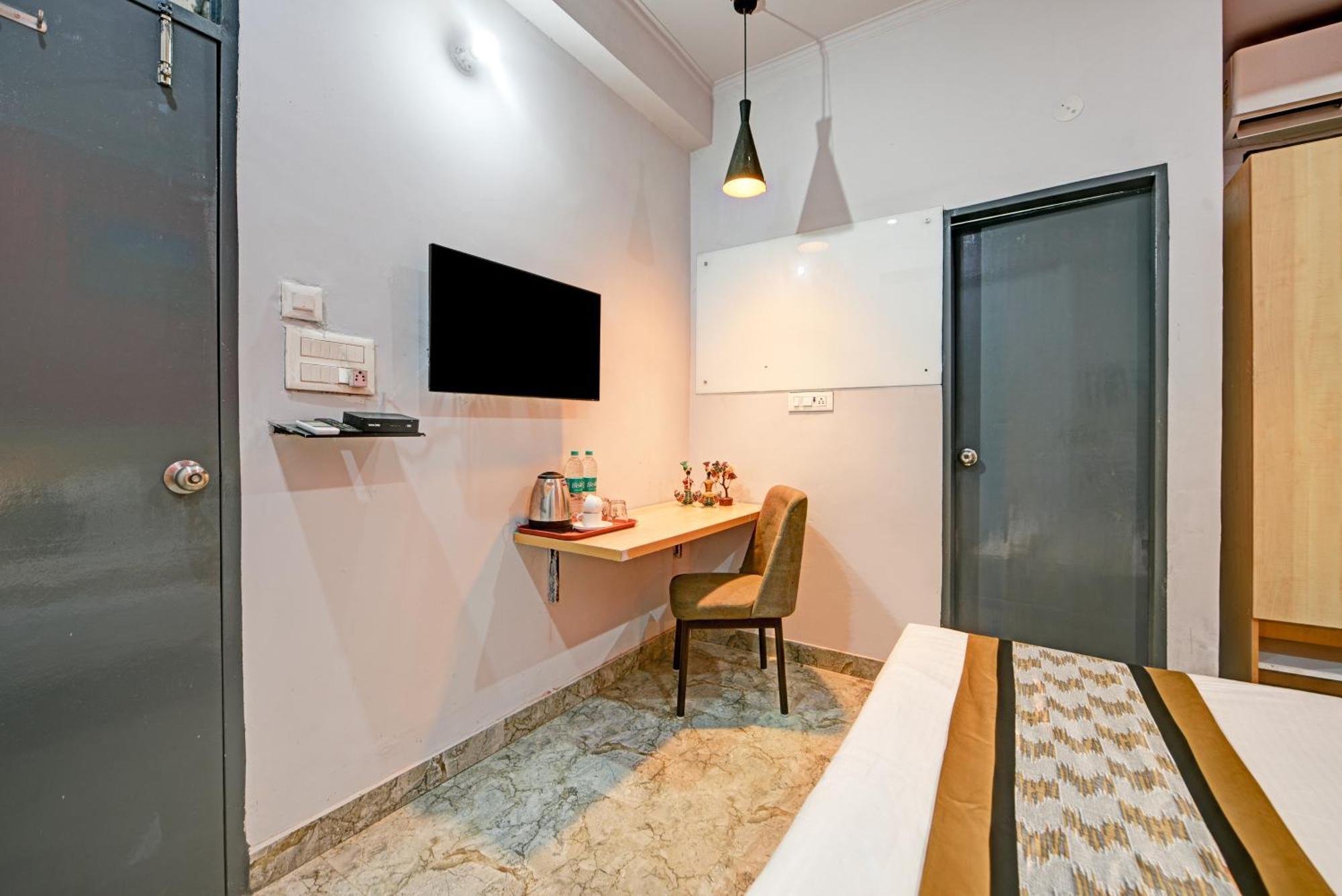 Royal Spark Inn1 - Medicity Gurugram, Near Medanta Hospital グルガウン エクステリア 写真