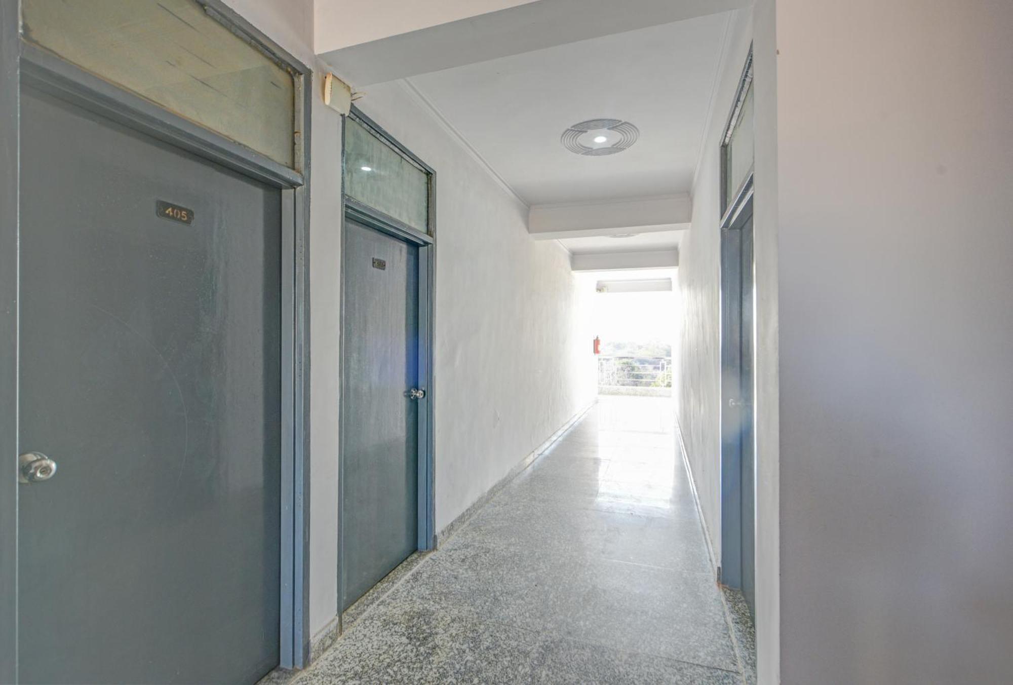 Royal Spark Inn1 - Medicity Gurugram, Near Medanta Hospital グルガウン エクステリア 写真