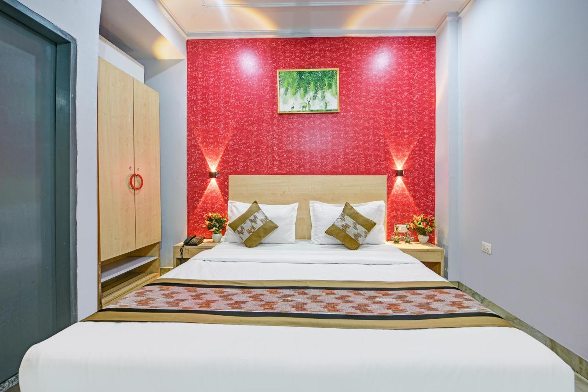 Royal Spark Inn1 - Medicity Gurugram, Near Medanta Hospital グルガウン エクステリア 写真